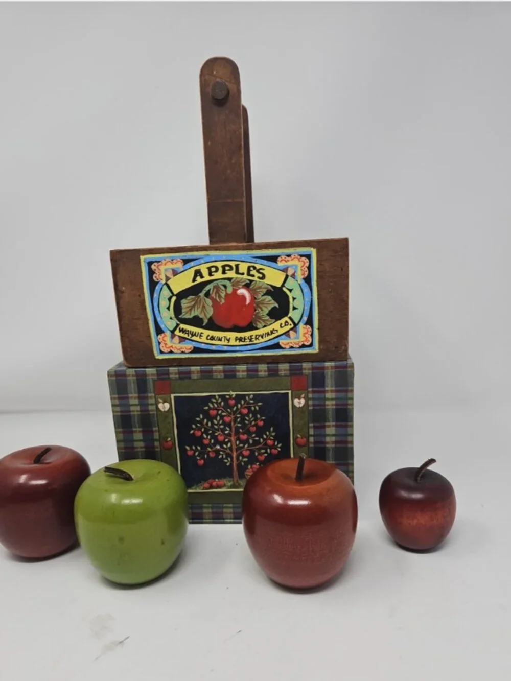 6pc Lot Wayne County Preserving Co Hand Painted Crate 4 Wood Apples & Recipe Box
